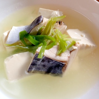 お腹にやさしく温まる◎ブリの湯豆腐